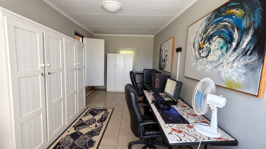 3 Bedroom Property for Sale in Heiderand Western Cape